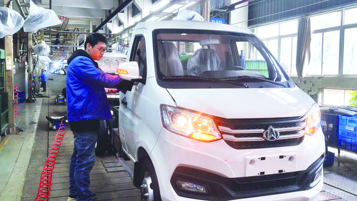 重慶長安跨越車輛有限公司總裝車間。