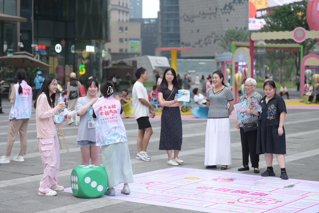 市民参与活动。市婚管中心供图