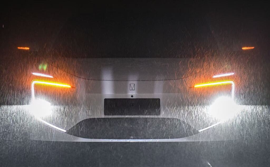 長安汽車兩江工廠一廠區(qū)總裝車間，剛出廠的新能源車正在進(jìn)行淋雨測試。受訪者供圖