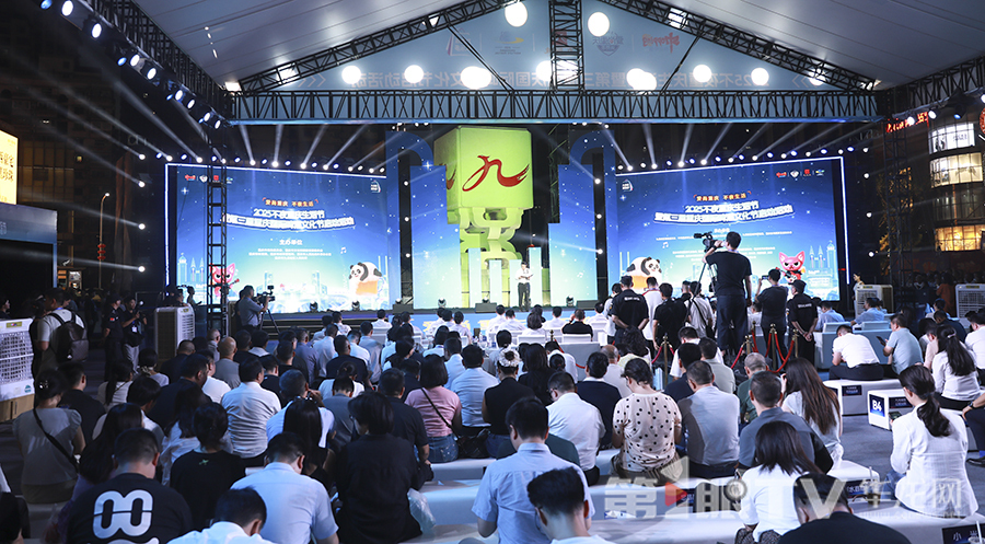 2025不夜重慶生活節(jié)暨第三屆重慶國際啤酒文化節(jié)啟動(dòng)活動(dòng)舉行。第1眼TV-華龍網(wǎng)首席記者 李文科 攝