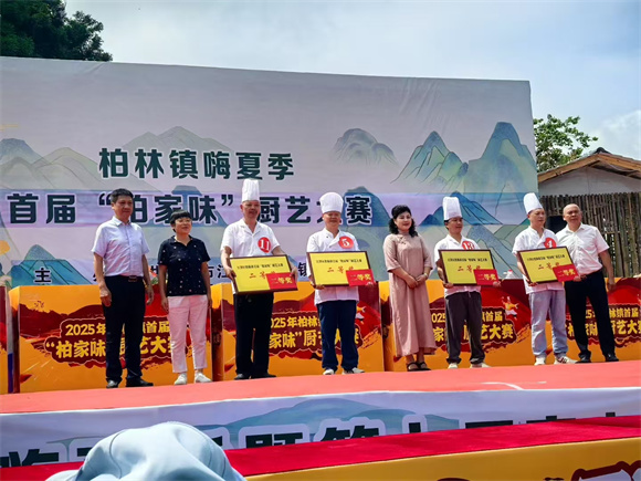 柏林鎮嗨夏季暨第七屆高山生態富硒農產品采購節。江津區電子商務協會供圖 第1眼TV-華龍網發 
