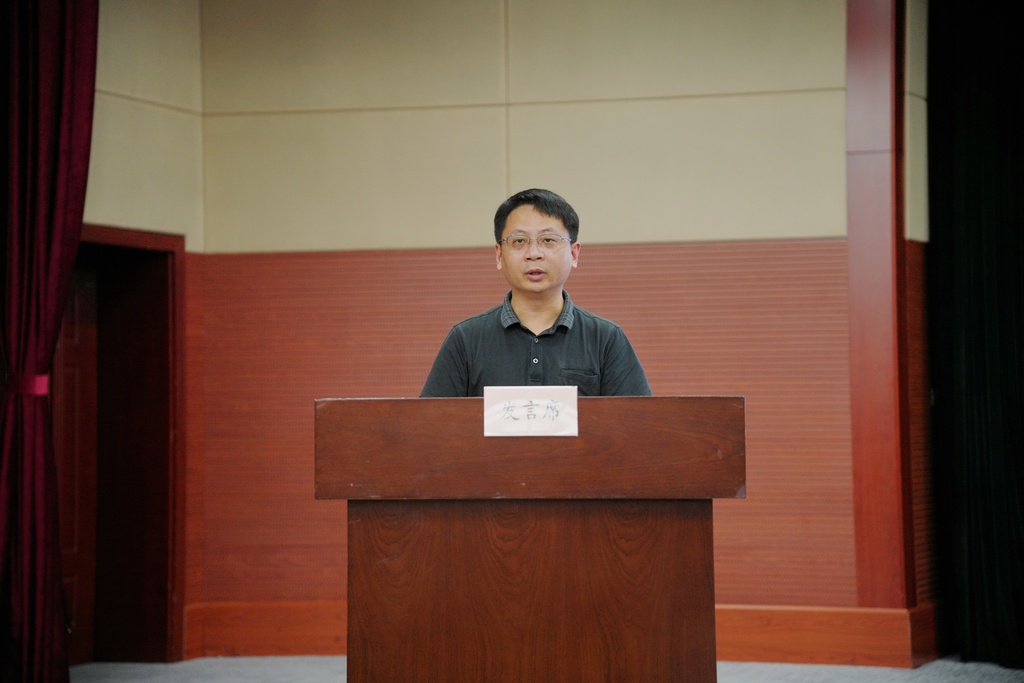 渝中区委网信办主任陈烁。