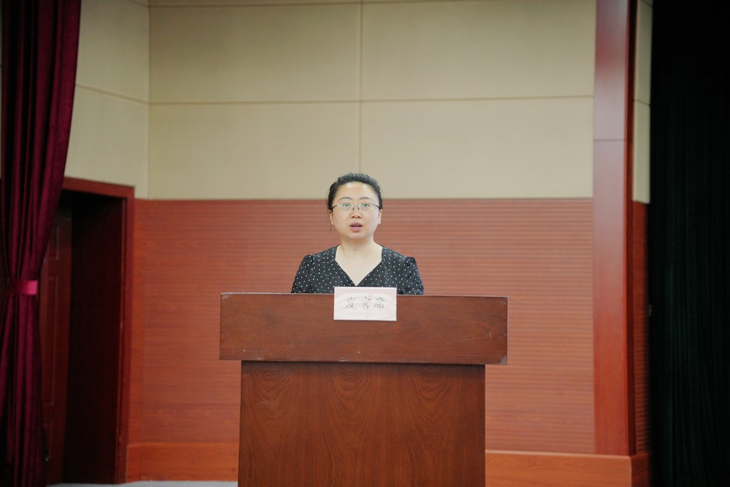 巴南区委网信办主任王娅。