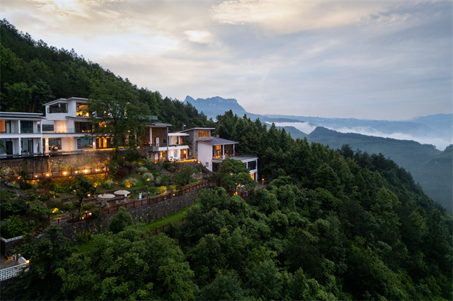 “金佛山178環線”避暑自駕游火熱.jpg