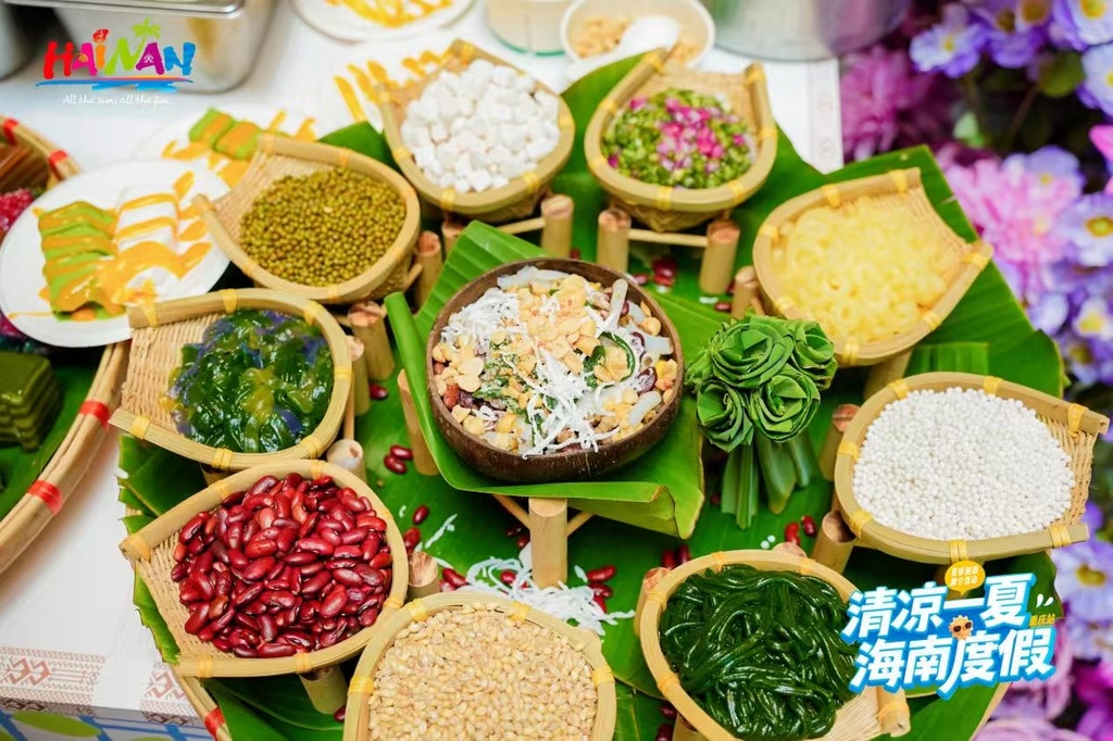 现场展示的海南美食。受访者供图
