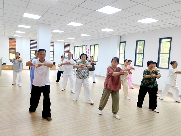 7、舞韻太極”身心平衡養(yǎng)生項目。仙桃街道辦事處供圖 華龍網(wǎng)發(fā)