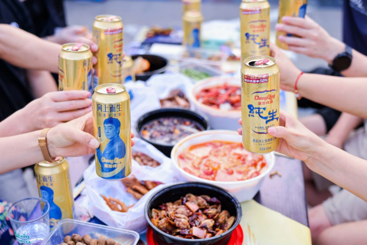 市民在巴国城分会场享受美酒与美食。 受访单位供图