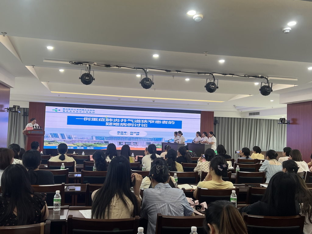 周洪博及团队演示