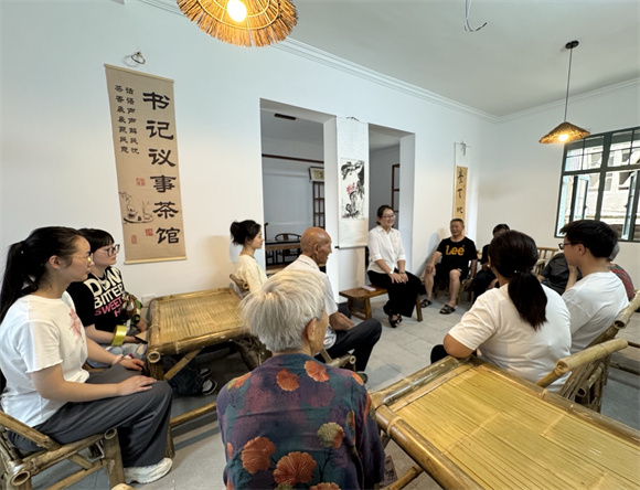 居民在“書記議事茶館”協(xié)商議事。圣泉街道供圖 第1眼TV-華龍網發(fā)