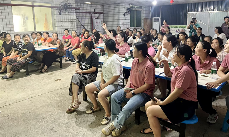大賽現(xiàn)場女職工們積極參與。重慶銅梁區(qū)婦女聯(lián)合會(huì)供圖
