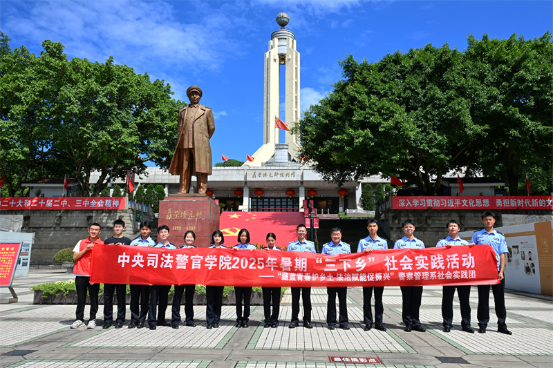 實(shí)踐團(tuán)在聶榮臻元帥陳列館。江津區(qū)委宣傳部供圖 第1眼TV-華龍網(wǎng)發(fā) 
