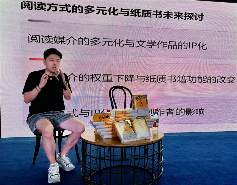 本土青年作家劉辰希。江北新華書店供圖 第1眼TV-華龍網(wǎng)發(fā)