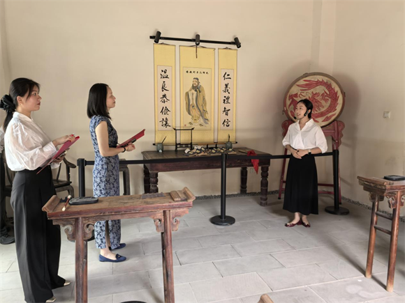 “講好聶帥故事?賡續紅色血脈?賦能鄉村振興”講解大賽決賽現場。吳灘鎮供圖 第1眼TV-華龍網發