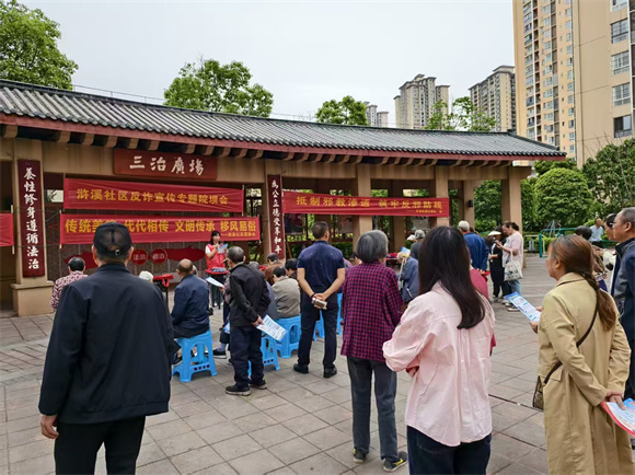召開反詐宣傳專題院壩會(huì)。圣泉街道供圖 第1眼TV-華龍網(wǎng)發(fā)
