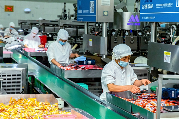 重慶天潤食品開發(fā)有限公司生產(chǎn)現(xiàn)場(chǎng)。北碚區(qū)委宣傳部供圖 第1眼TV-華龍網(wǎng)發(fā)