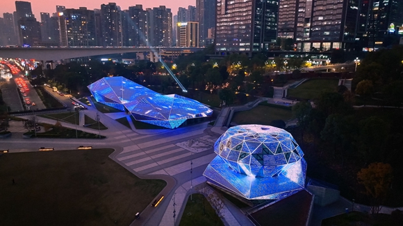 鉆石廣場夜景。江北區(qū)文旅委供圖