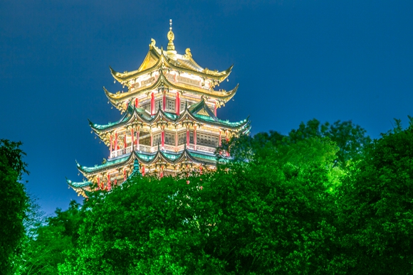 鴻恩閣夜景。江北區(qū)文旅委供圖