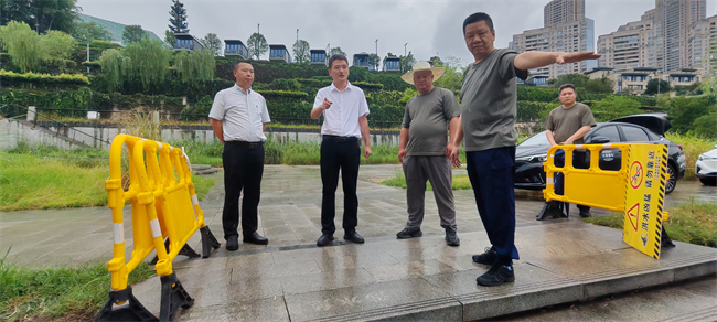 江北城街道領導深入一線開展巡查。江北城街道供圖 第1眼TV-華龍網(wǎng)發(fā)