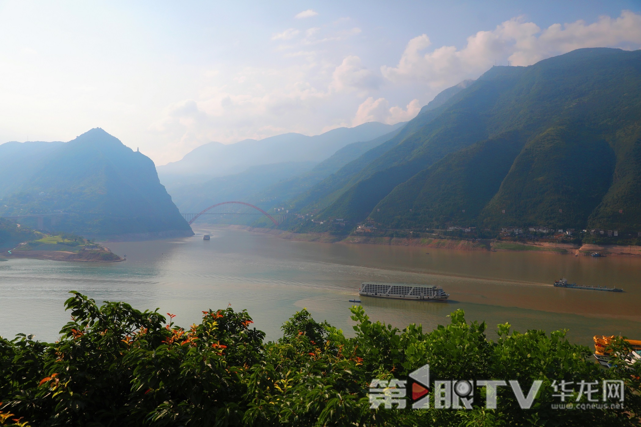 長江巫山段青山如畫。第1眼TV-華龍網(wǎng)首席記者 李文科 攝