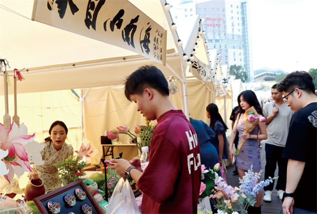 十三寨文創(chuàng)產(chǎn)品展示。