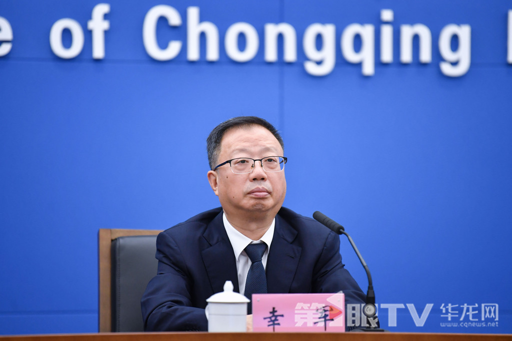 9月9日，2025長江文明論壇新聞發(fā)布會舉行。圖為市文化旅游委一級巡視員幸軍回答記者提問。第1眼TV-華龍網(wǎng)記者 李一鳴 攝