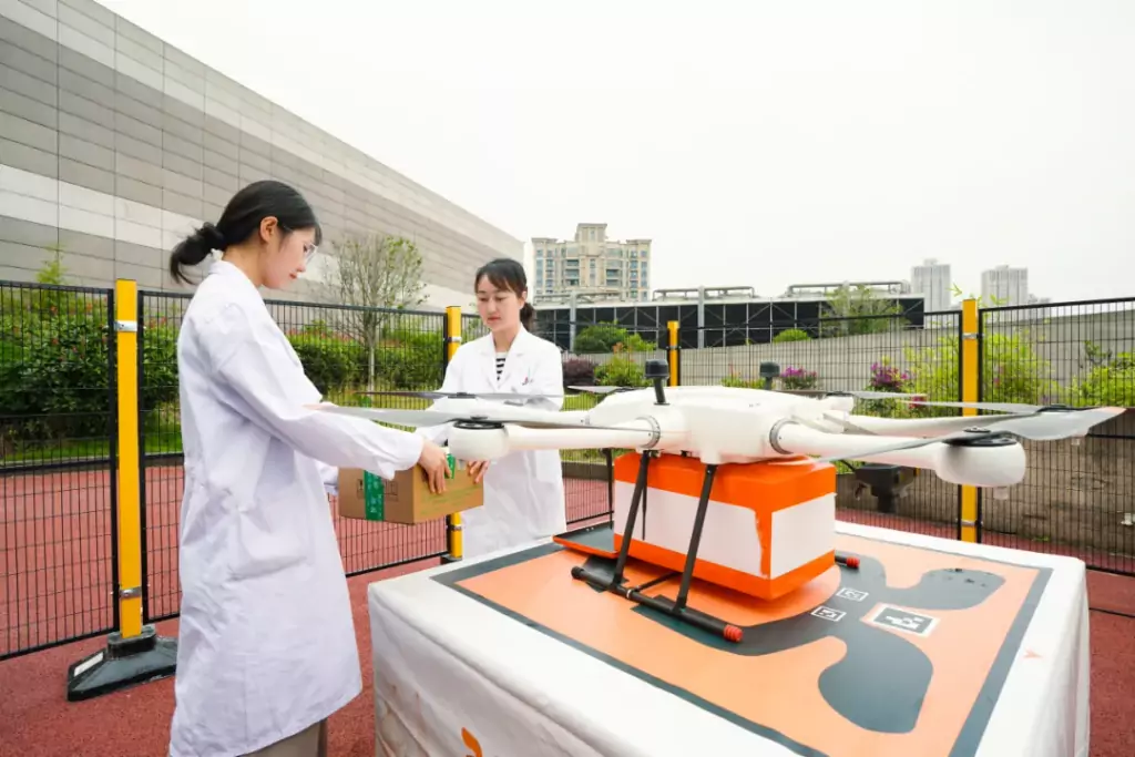 无人机配送药品。重庆市人民医院供图