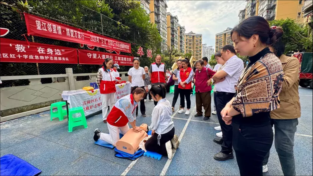 涪陵区教学进社区广场.png