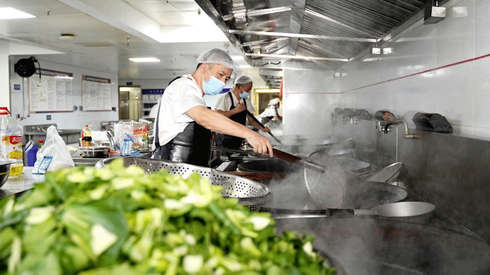 筑牢校园食安防线，重百新世纪超市守护20万师生餐桌安全